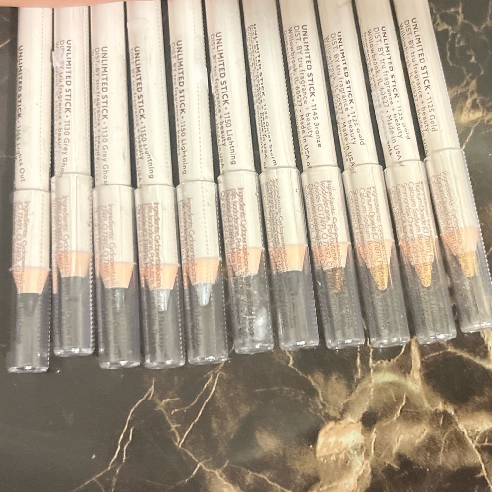 Undone beauty vegan liners, gray, dark grey black, white, brown, quest s… - Picture 3 of 3